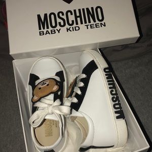 moschino kid shoes